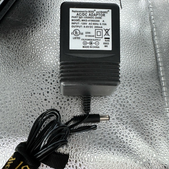 Portable Audio Amplifier - Black and Gold - Picture 9 of 11